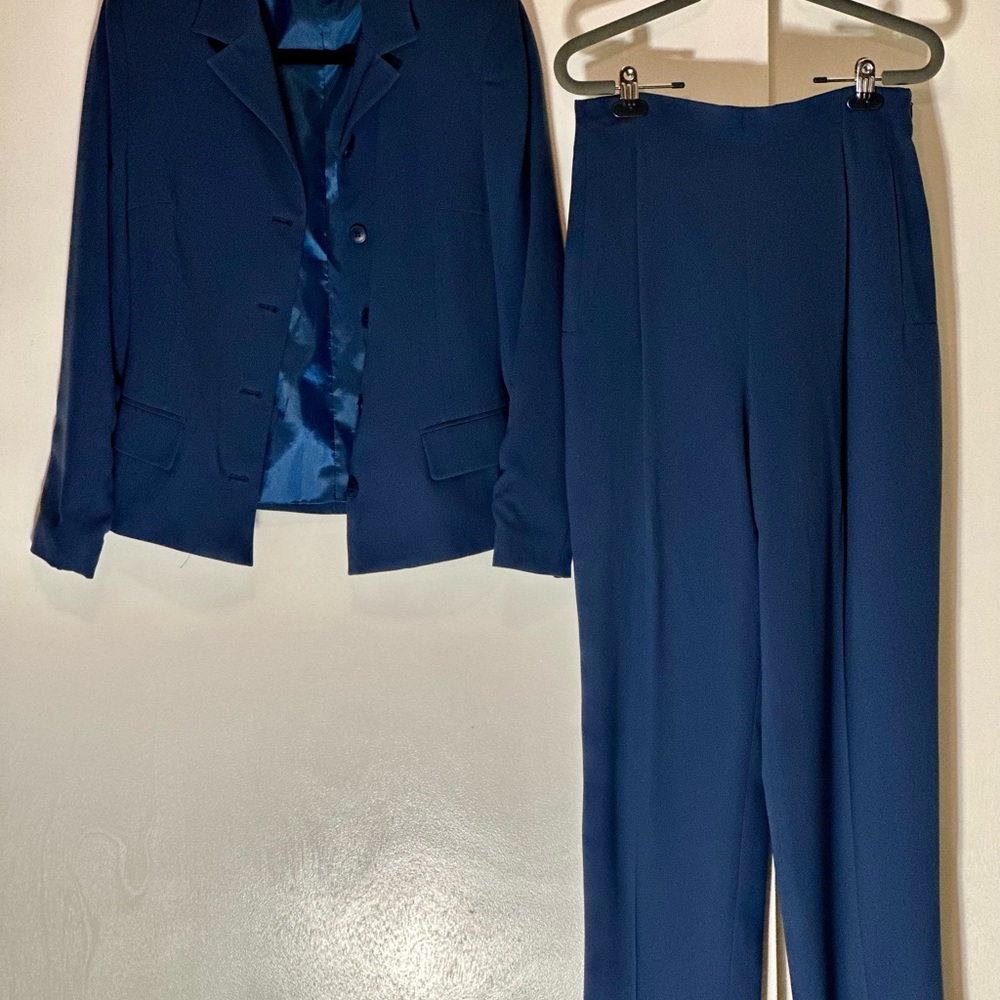 Harve Benard Navy Blazer